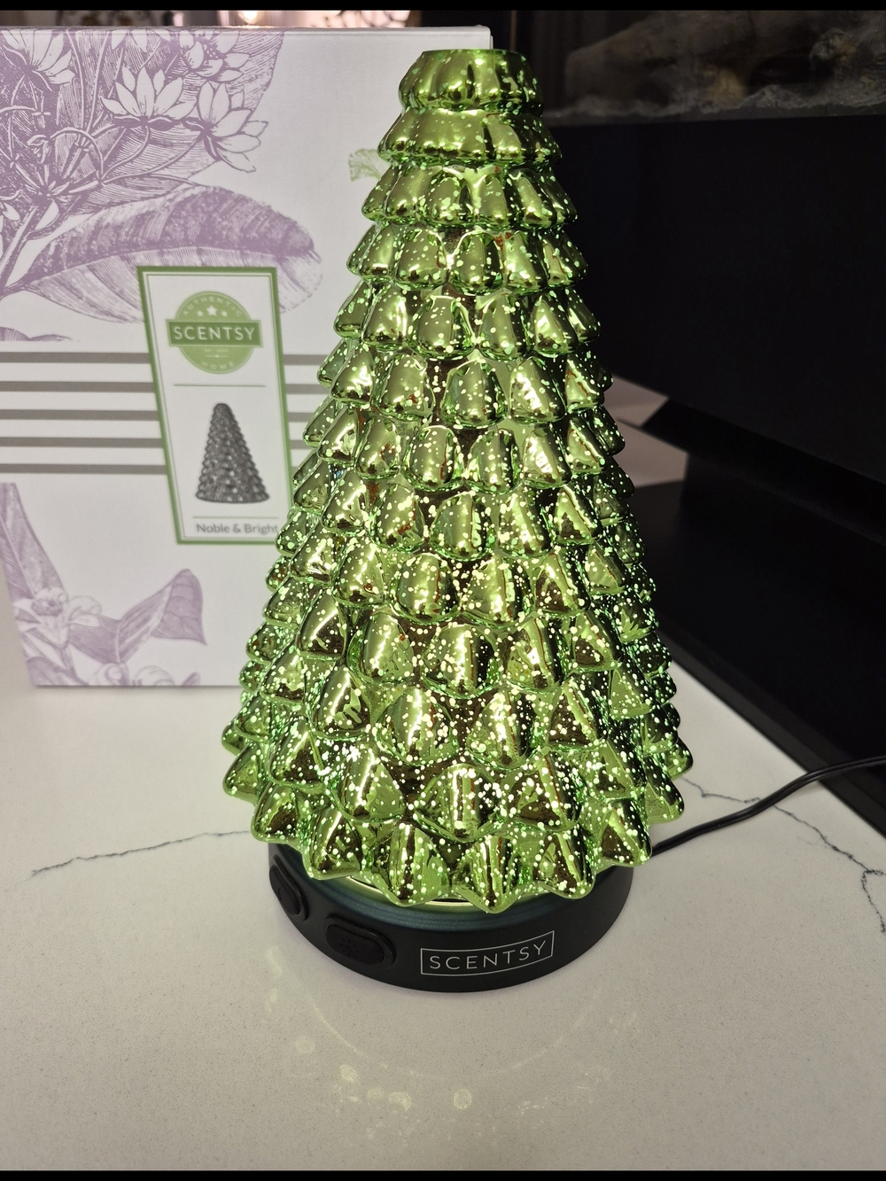 Scentsy Complete Diffuser With Noble And Bright Shade